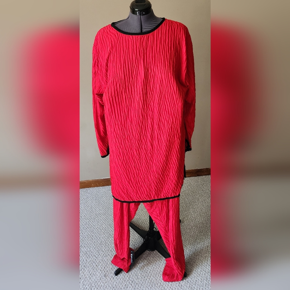 Vibrant Red and Black Textured Pantsuit with Unique Pleating